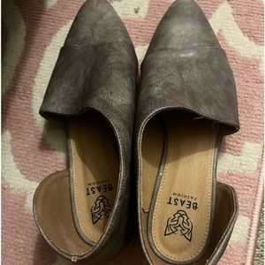 Euc size 8 womens shoes